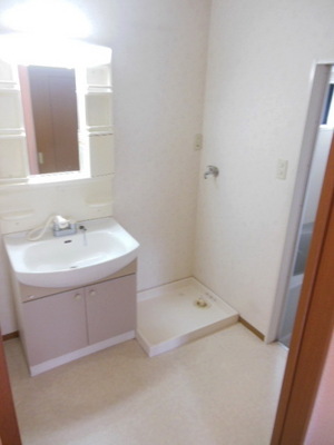 Washroom. Independent wash dressing room