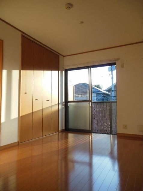 Living and room. Your guests will widen the room in storage rooms.