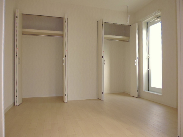 Living and room. closet