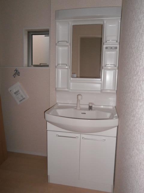 Wash basin, toilet. 4 Building 2013 December 24, shooting