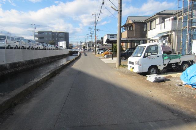 Local photos, including front road. 2013 December 24, shooting