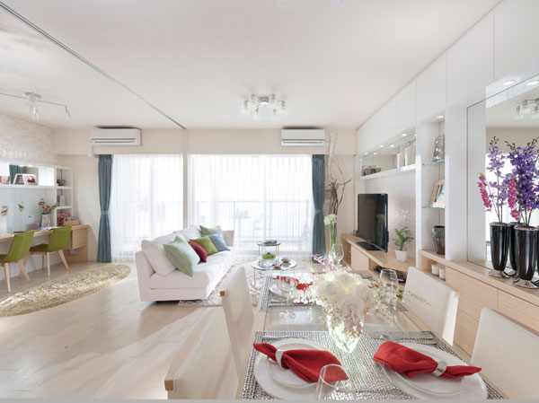 Living.  [living ・ dining] Full of natural comfort refined living ・ dining.