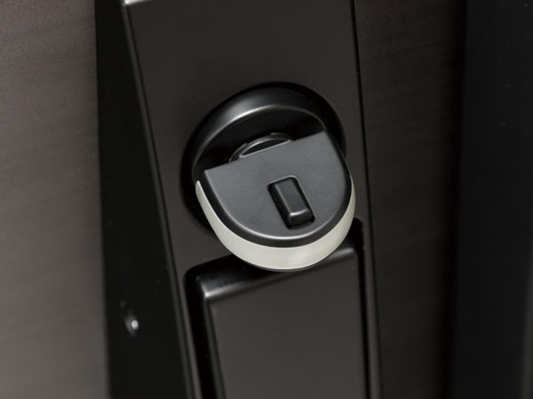 Security.  [Crime prevention thumb turn] Switch type crime prevention thumb that corresponds to the incorrect tablet would turn the thumb-turn put the tool on the inside of the door has been adopted (two units at the top and bottom). (Same specifications)