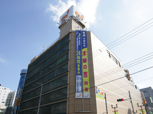 Surrounding environment. Daiei Hachioji (about 560m ・ 7 minutes walk) first floor food of the floor (24-hour underground year) coming home return deviation easy convenience of a 24-hour in from the train station, even a slow day. Assortment is also a lot convenient for day-to-day shopping.