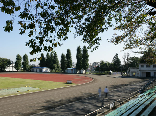 Surrounding environment.  [Child-rearing environment of peace of mind] The peripheral local, Lush park ・ There is a river, You can enjoy nature in the family. In Fuji forest park has hosted a variety of events over the four seasons, Cherry Blossom Festival to admire the cherry blossoms in full bloom in the spring, Satsuki Exhibition, In the summer fireworks, etc., Crowded with many people. The site, There is also a Futsal Court. (About 1330m ・ 17 minutes walk)