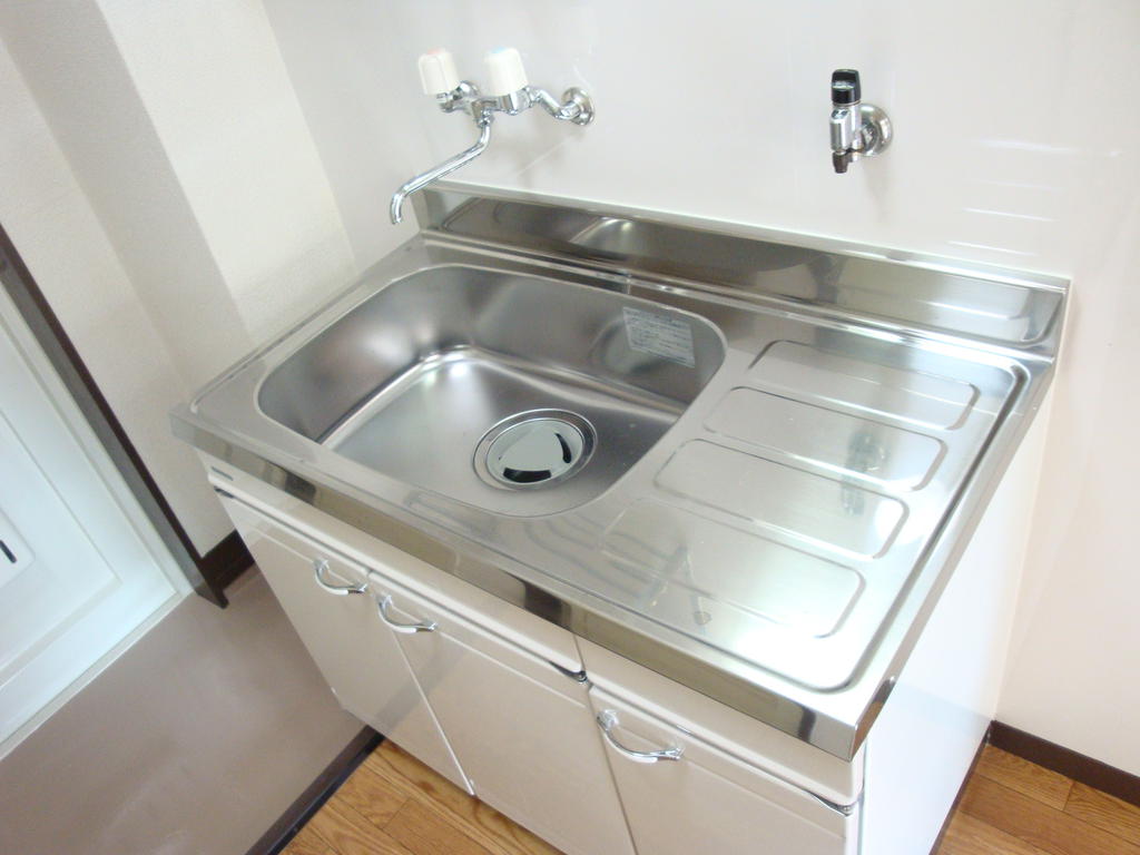 Kitchen. Gas stove can be installed