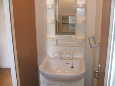 Washroom. ☆ There is also a shampoo dresser ☆