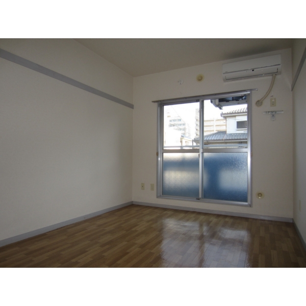 Living and room. Sunny!