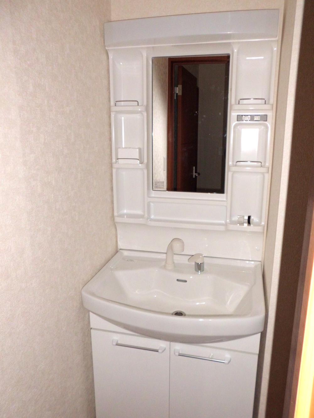 Wash basin, toilet. Indoor (11 May 2013) Shooting