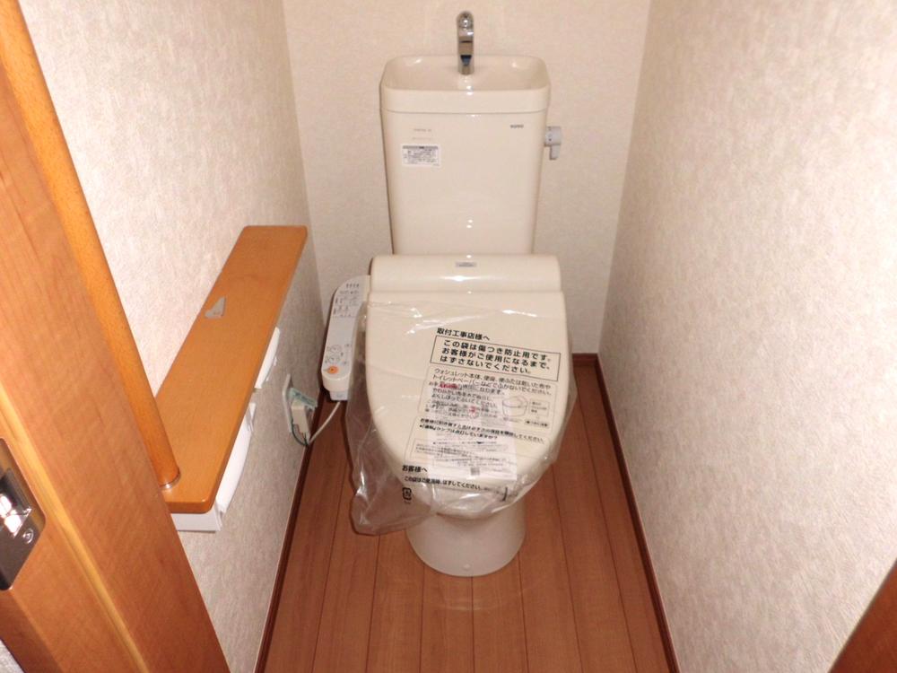 Toilet. Indoor (11 May 2013) Shooting