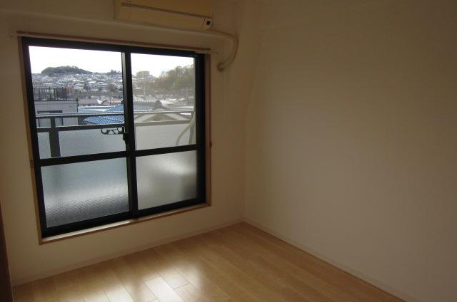 Non-living room. Western-style becomes a living