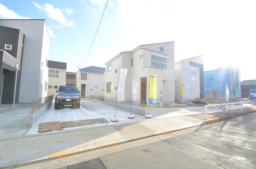 Local photos, including front road. Local (12 May 2013) Shooting 7 Building