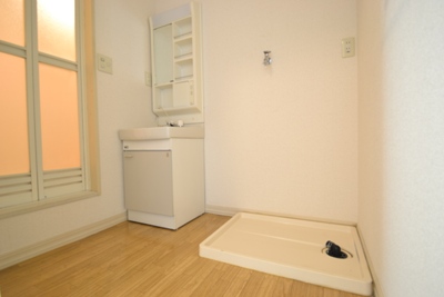 Washroom. Washroom ・ Laundry Area