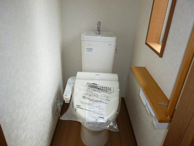 Toilet. Indoor (10 May 2013) Shooting