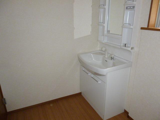 Wash basin, toilet. Indoor (10 May 2013) Shooting