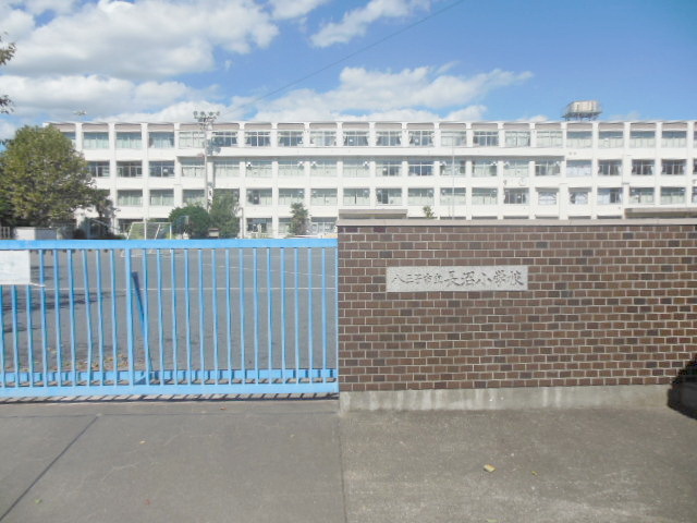 Primary school. 120m up to elementary school (elementary school)