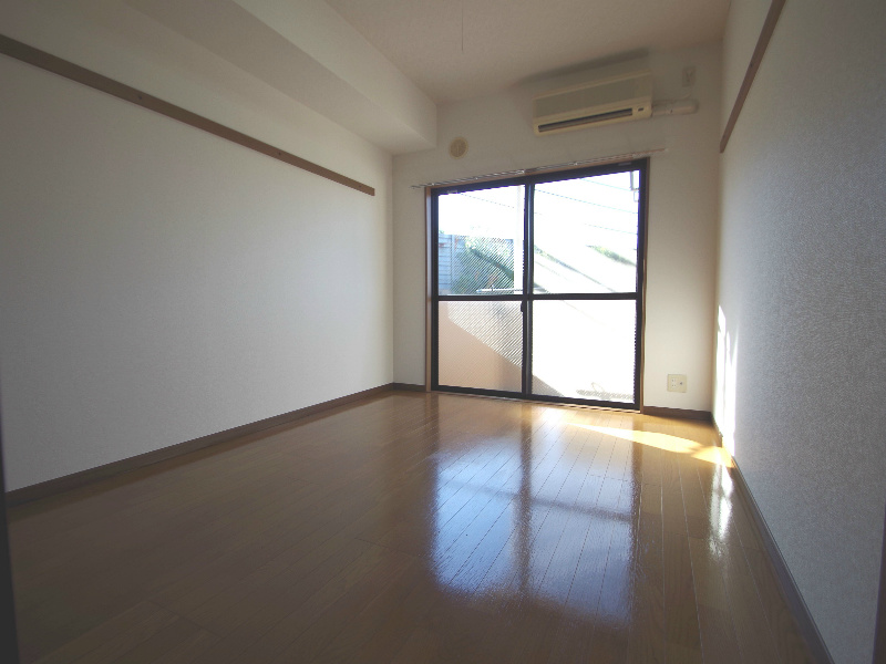 Other room space. The same properties of different Room No.. It will be helpful photo.