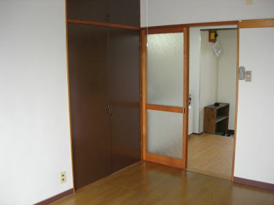 Receipt. Is room storage. Upper closet comes with. Since the large enter a lot luggage or