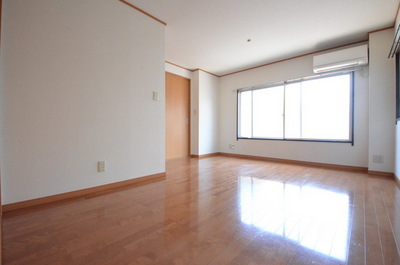 Other room space.  ☆ The room of a popular flooring ☆ 