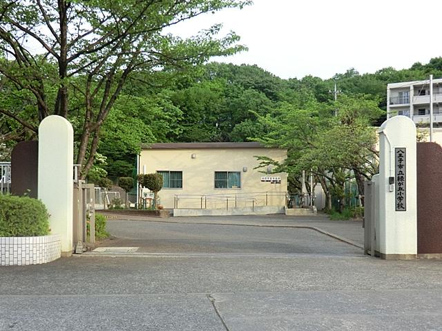 Primary school. Midorigaoka 300m up to elementary school