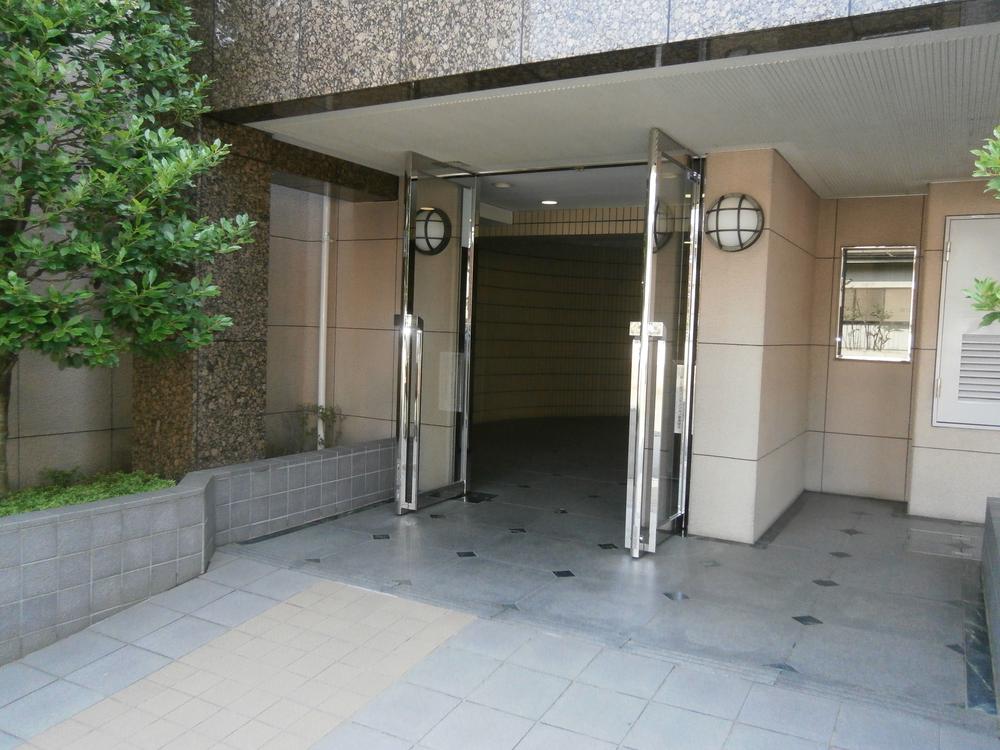 Entrance. Common areas