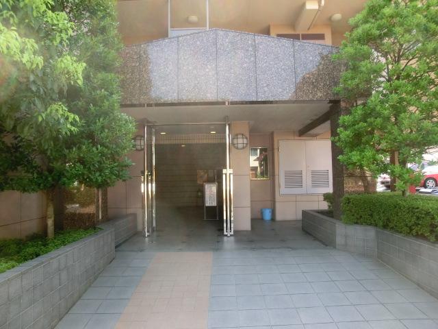 Entrance. Common areas