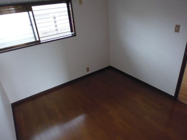 Living and room. There is all the room window to, The whole, it is bright rooms ☆