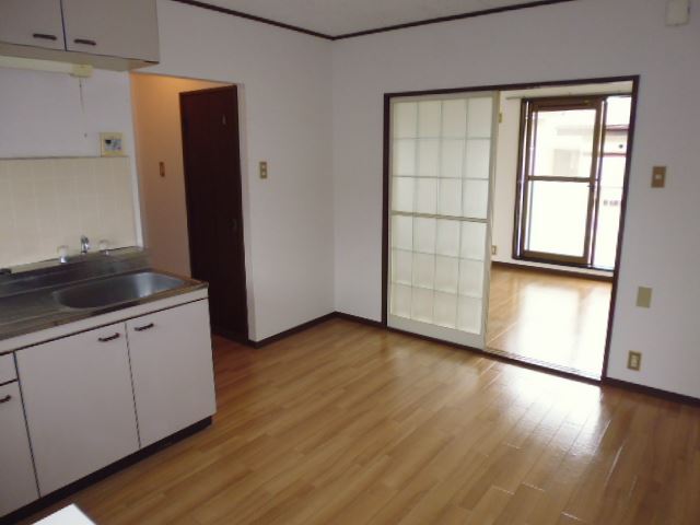 Living and room. Bright dining ☆