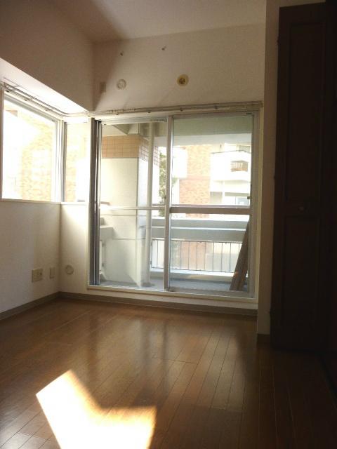 Non-living room. Is the room of good per yang.