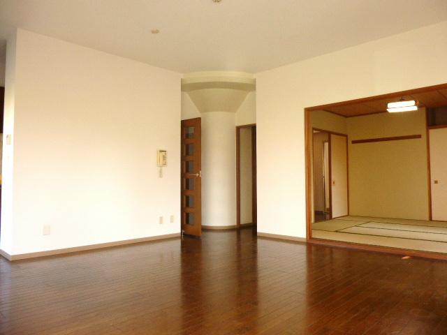 Same specifications photos (living). Good per sun LD