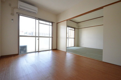 Living and room. ☆ In the spacious living room of the lead and 12 Pledge ☆