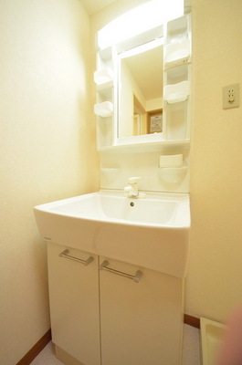 Washroom. ☆ There and happy independence washbasin ☆