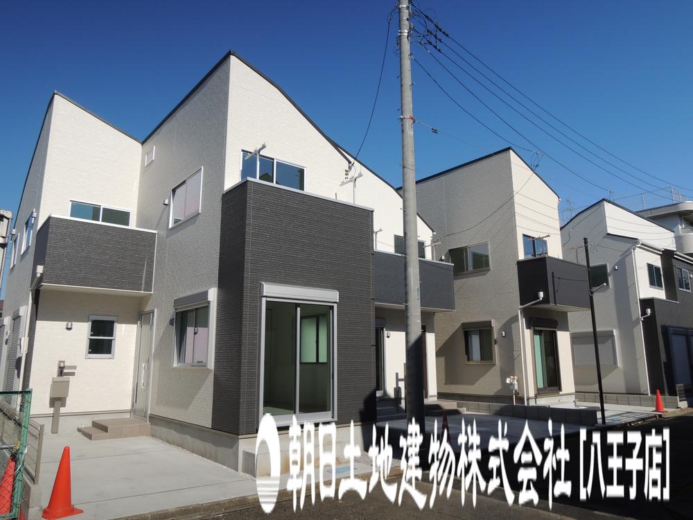 Local photos, including front road. Local (11 May 2013) Shooting