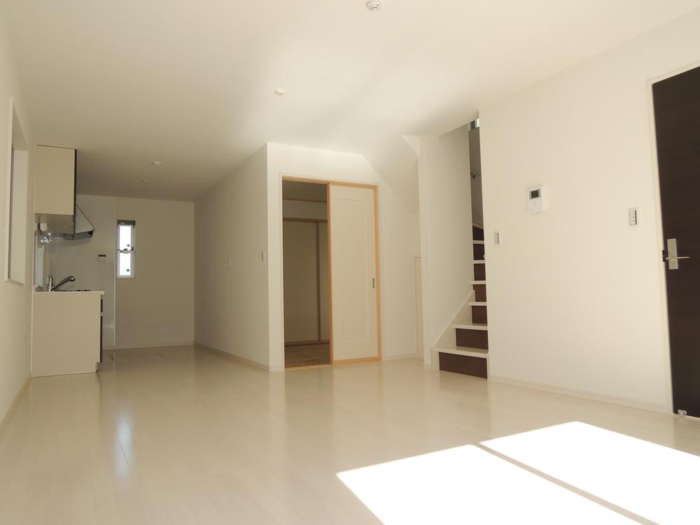 Living. Local (11 May 2013) Shooting