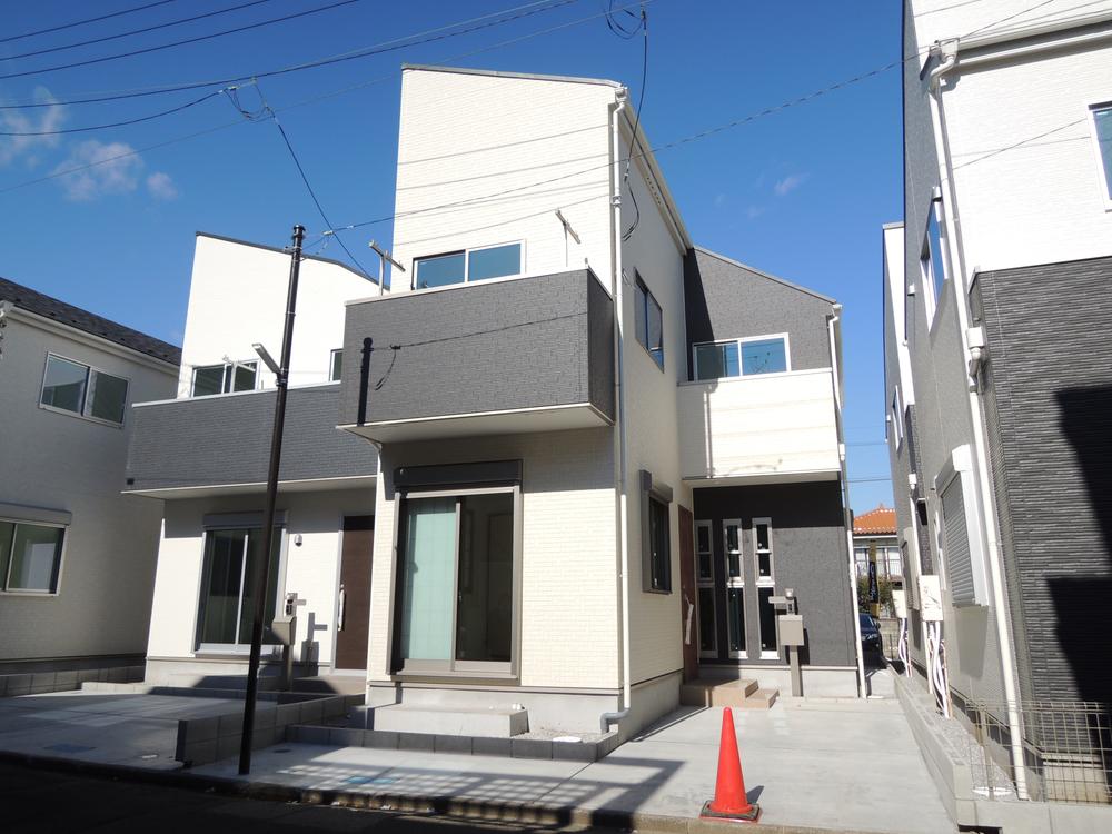 Local photos, including front road. Local (11 May 2013) Shooting