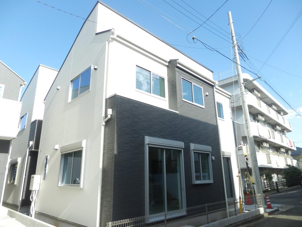 Local photos, including front road. Appearance (12 May 2013) Shooting