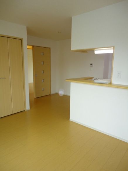 Living and room. Square type that does not bother to furniture placement.