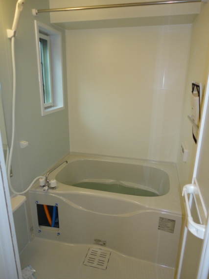 Bath. You can bathe comfortably.