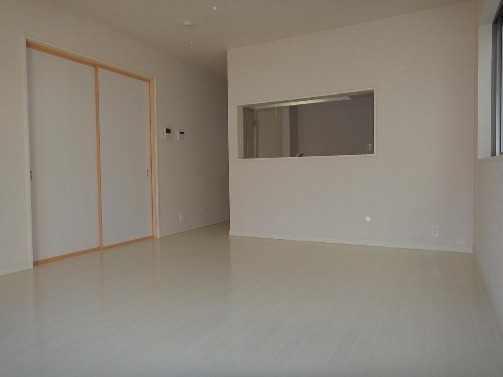 Same specifications photos (living)