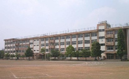 Junior high school. Municipal Minami-Osawa until junior high school (junior high school) 715m