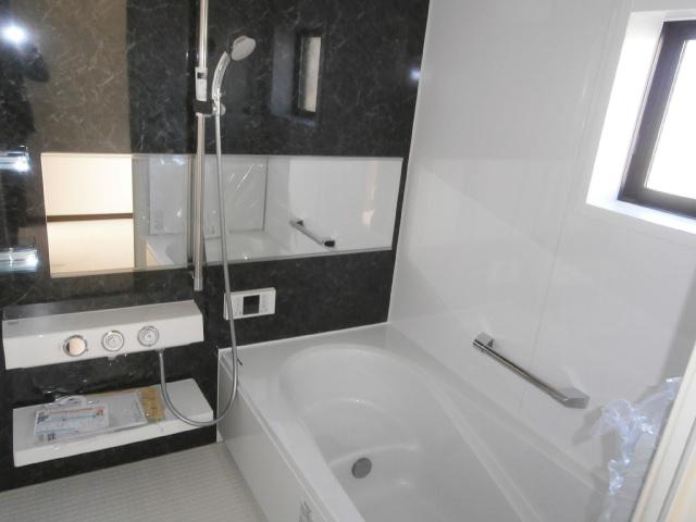 Bathroom. 6 Building