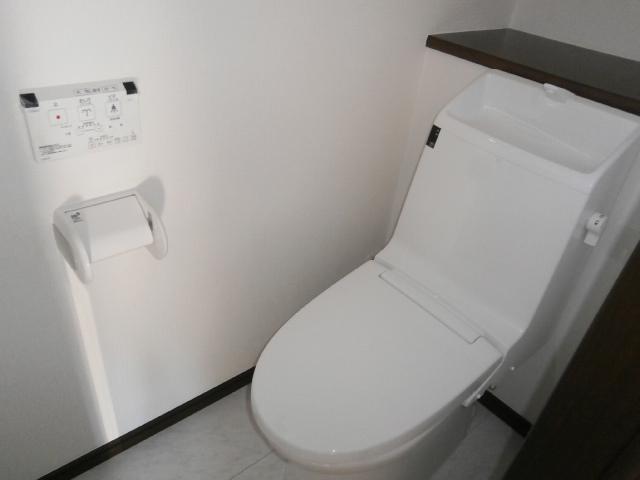 Toilet. 6 Building