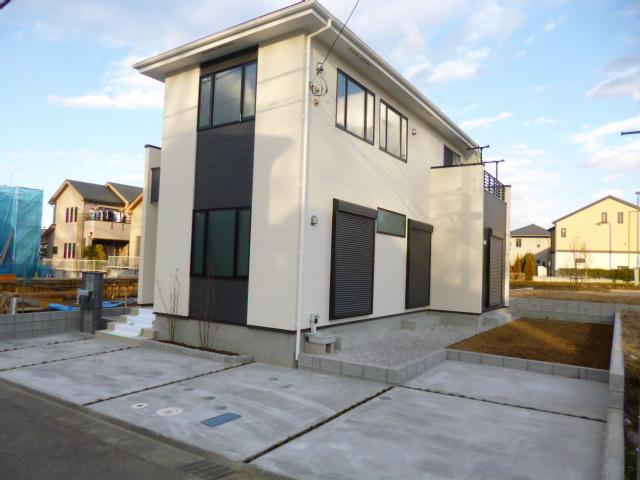 Local appearance photo. 6 Building