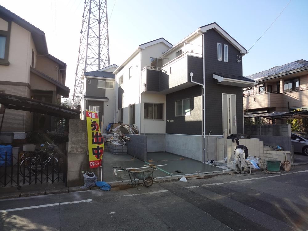 Local appearance photo. Local (12 May 2013) Shooting