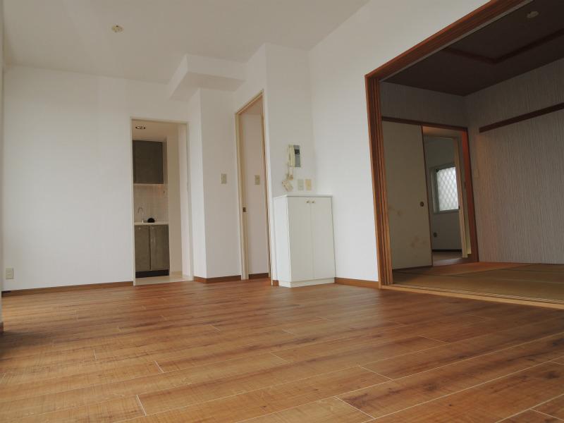 Living. Sunshine is living pleasant