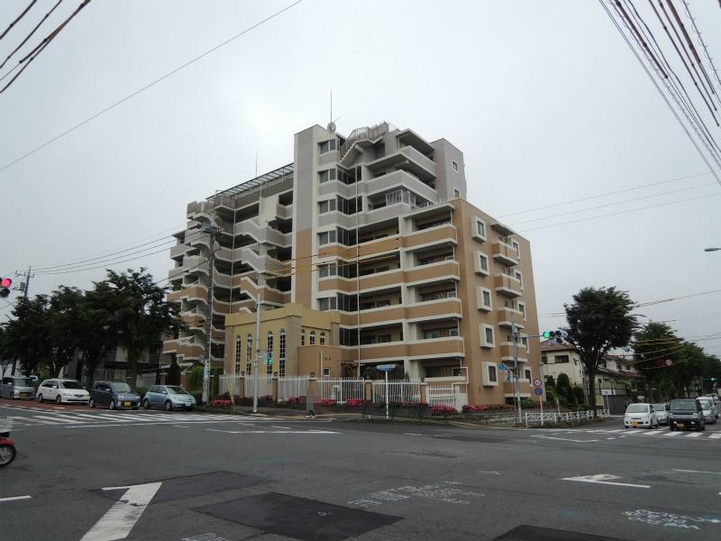 Local appearance photo. There is a sense of open is the view