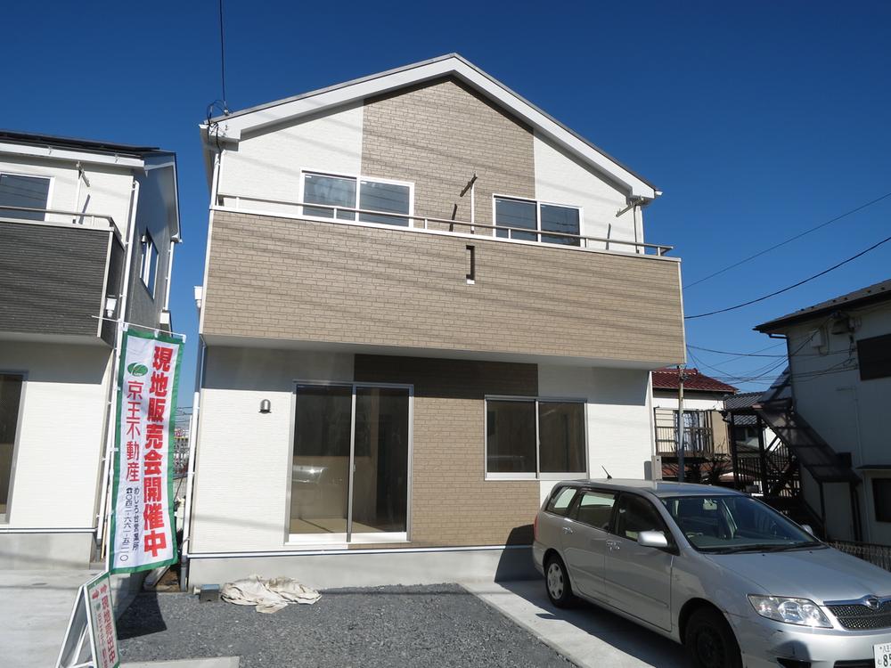 Local appearance photo. Local (12 May 2013) Shooting