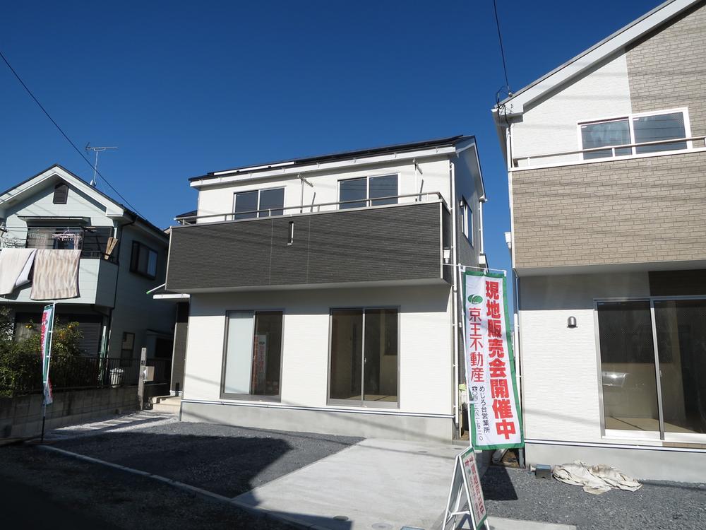 Local appearance photo. Local (12 May 2013) Shooting