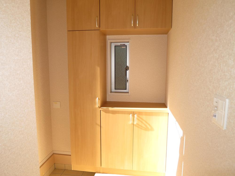 Entrance. Local (12 May 2013) Shooting