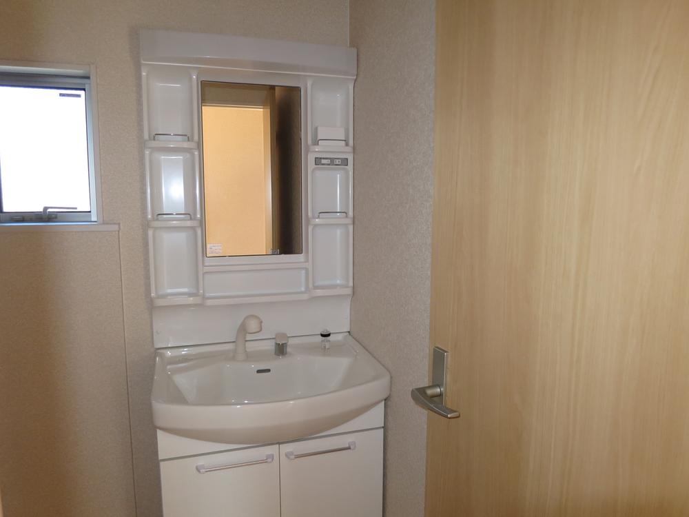 Wash basin, toilet. Local (12 May 2013) Shooting